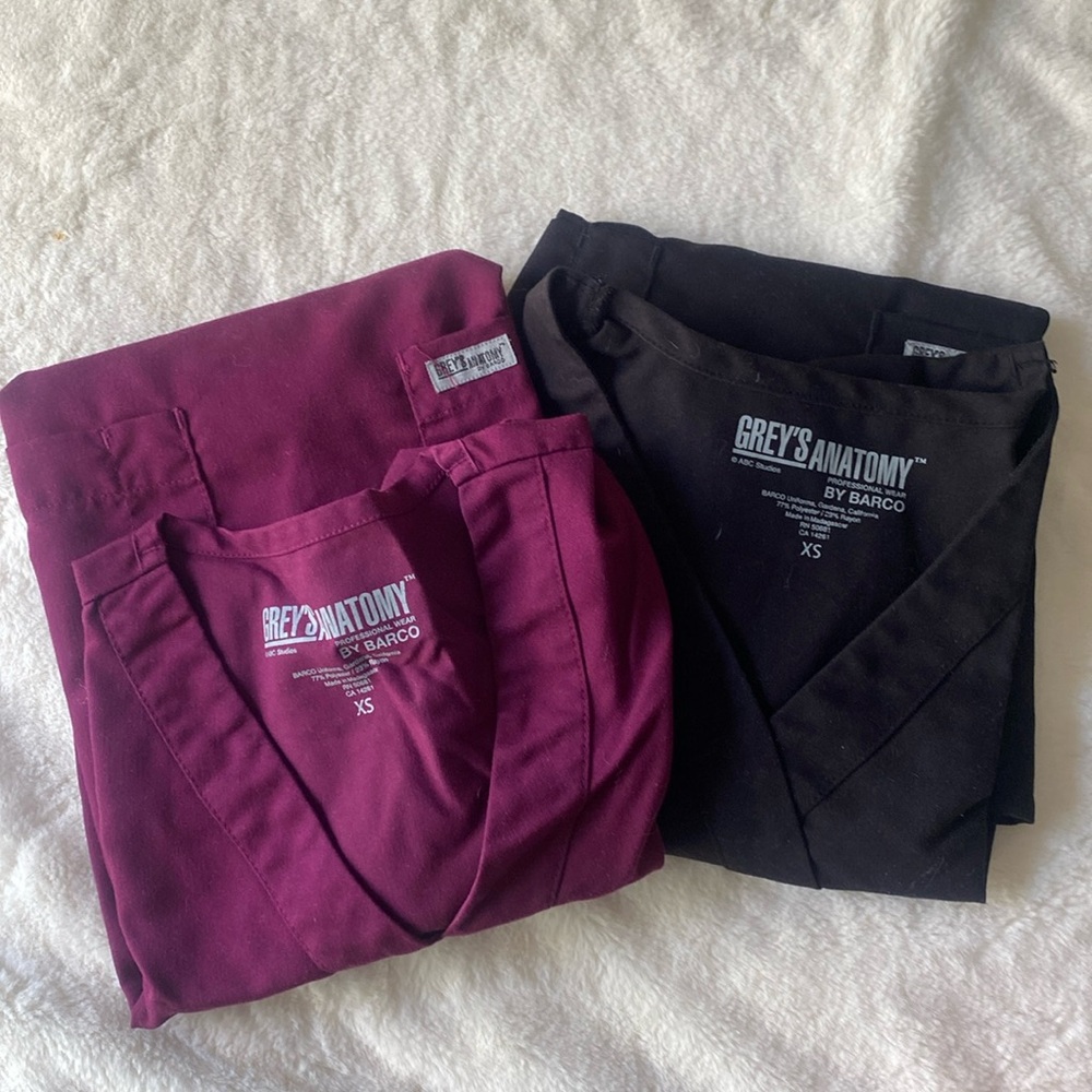 Scrub tops (Grey’s Anatomy) xs maroon and black